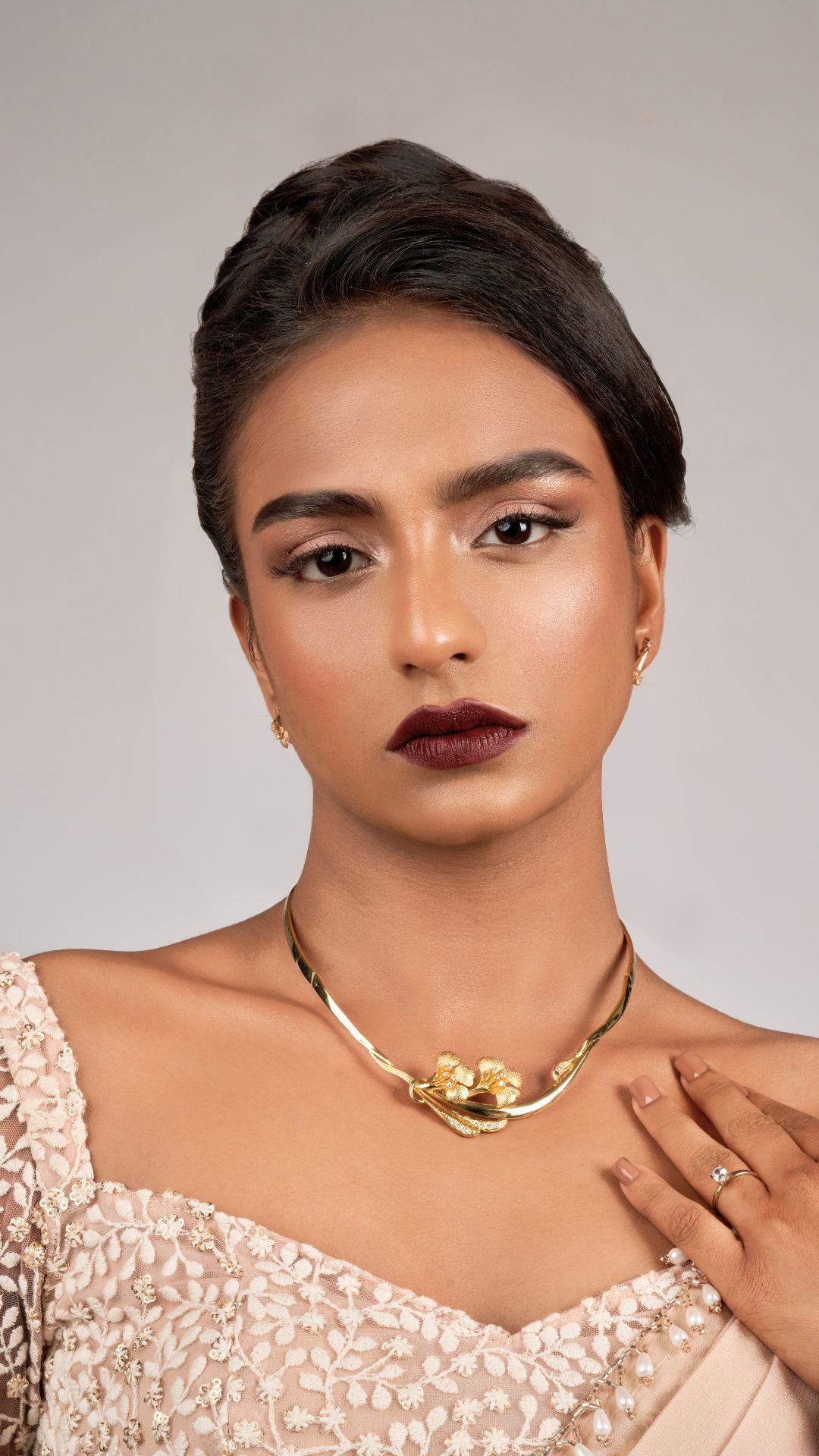 Gold bridal jewellery with an ivory lace sari