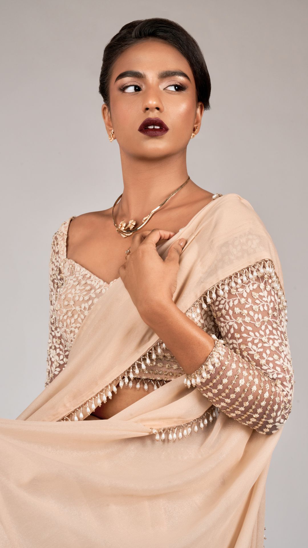 Gal Bora wedding jewellery worn with an ivory sari
